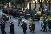 The casket, laid on a gun mount escorted by six Carabiniers, seven Commandos and Gonfaloni